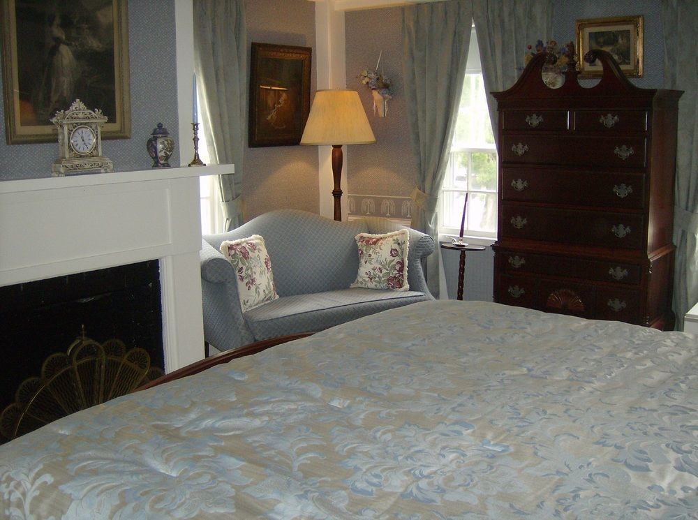 Holiday Guest House Bed and Breakfast